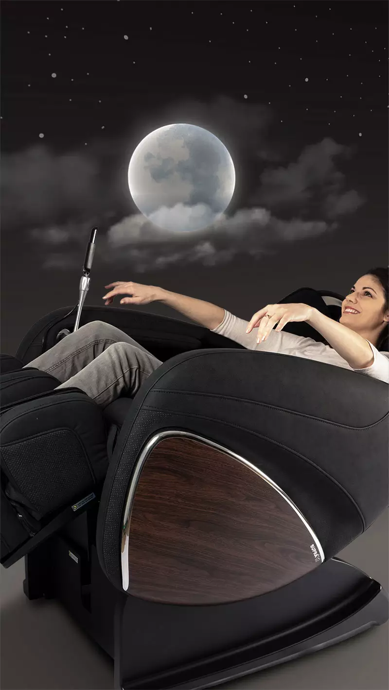 Clair de lune avec un femme en position zéro gravité dans un fauteuil massant Evasion 3D