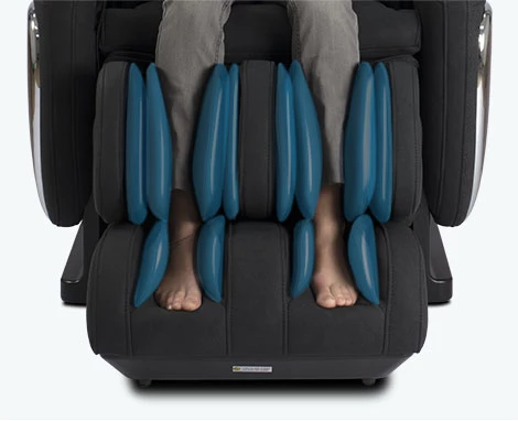 Massage par air des pieds et des mollets sur un fauteuil massant Evasion 3D